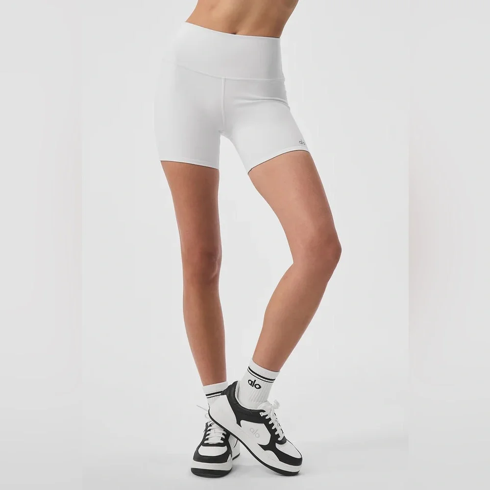 ALO | 5” airbrush shorts white XXS - Picture 6 of 6